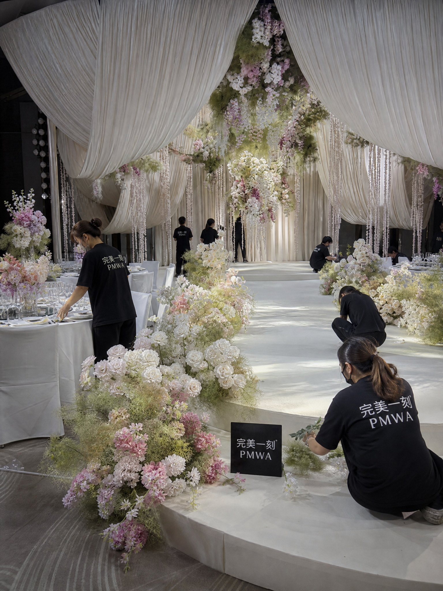 白色室内高端定制婚礼 布幔婚礼设计 婚礼花艺设计 韩式婚礼 3