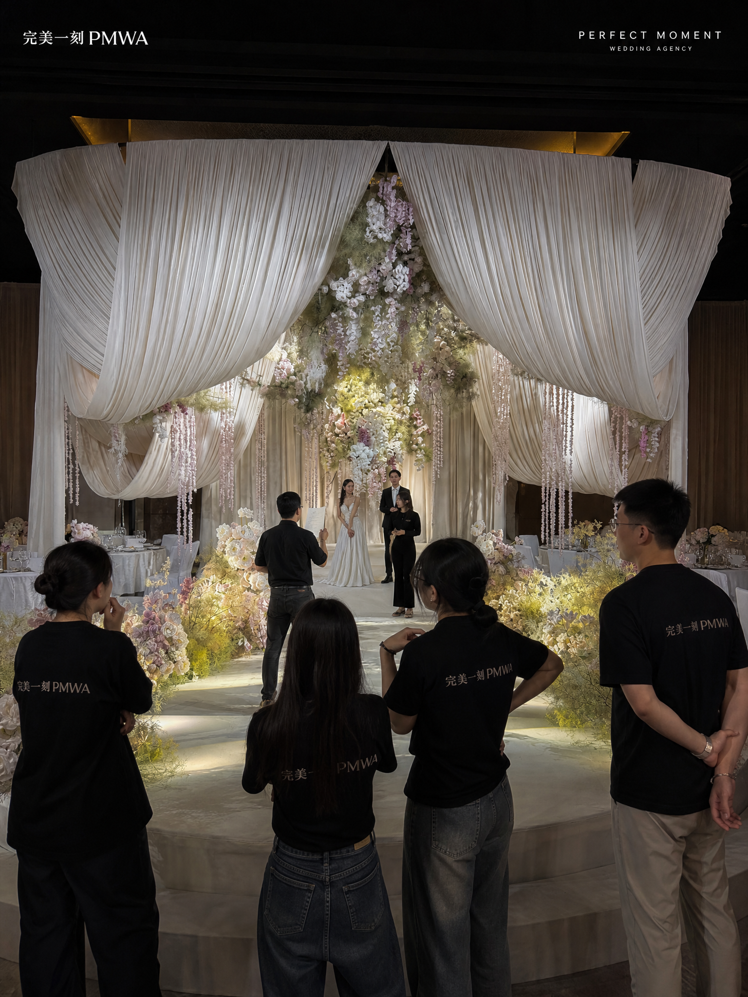白色室内高端定制婚礼 布幔婚礼设计 婚礼花艺设计 韩式婚礼 5