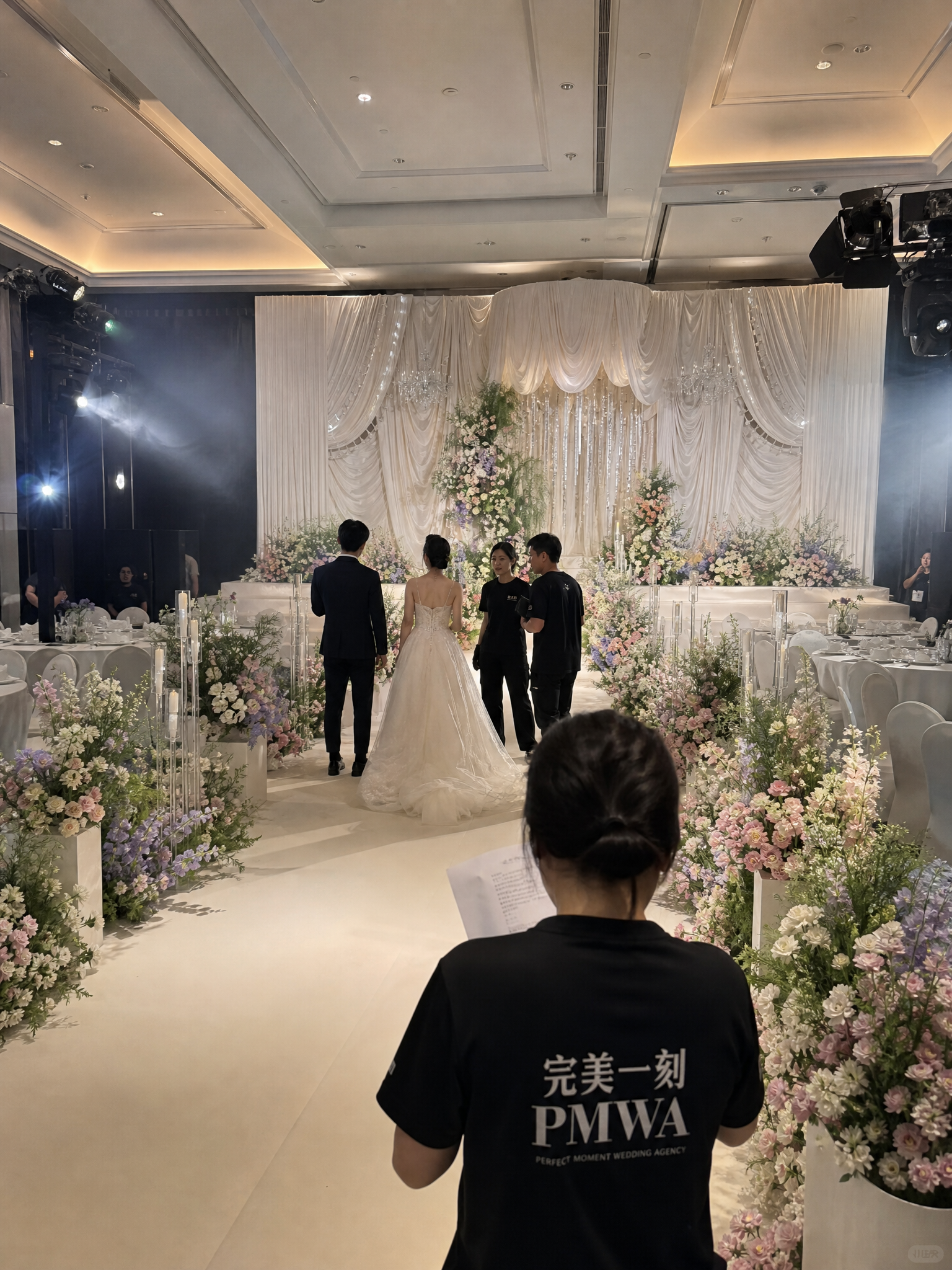 白色婚礼布置 婚礼策划 婚礼布置 婚礼设计 室内高端婚礼 婚礼花艺 5